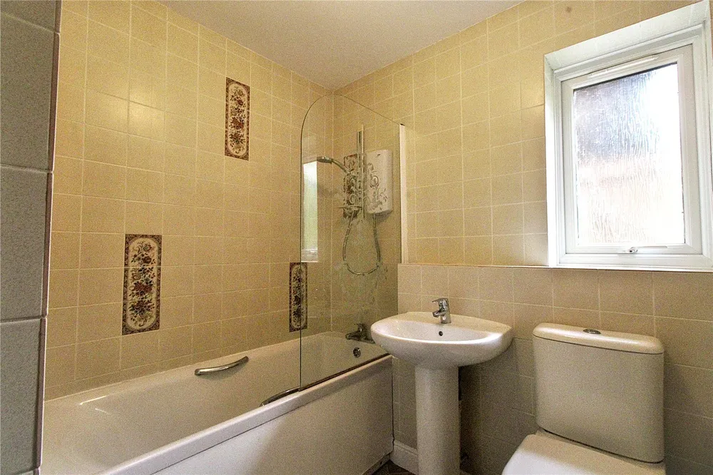 Flat Buller Close in Wealden
