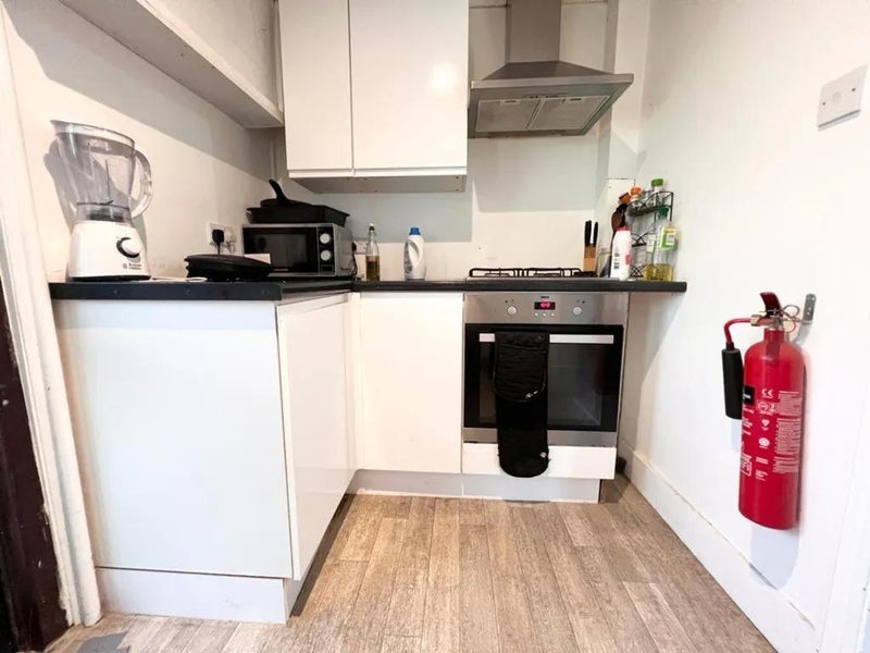 Room Cavendish Road in Greater London
