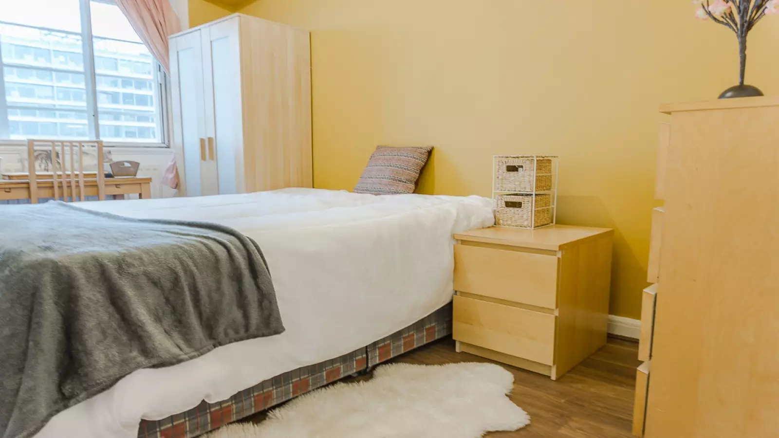 Flat Gloucester Gardens in City of Westminster