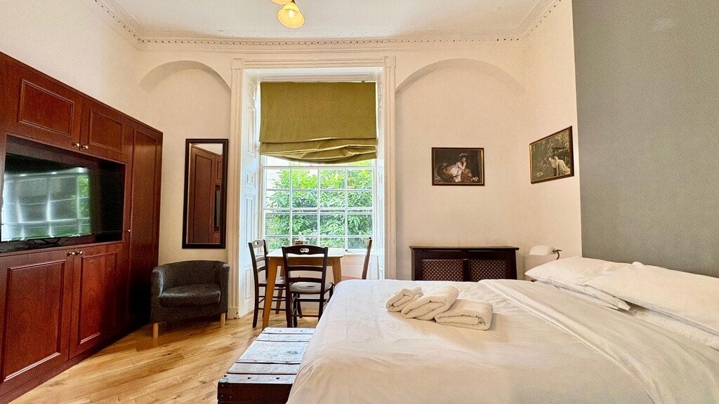 Flat Cartwright Gardens in Greater London