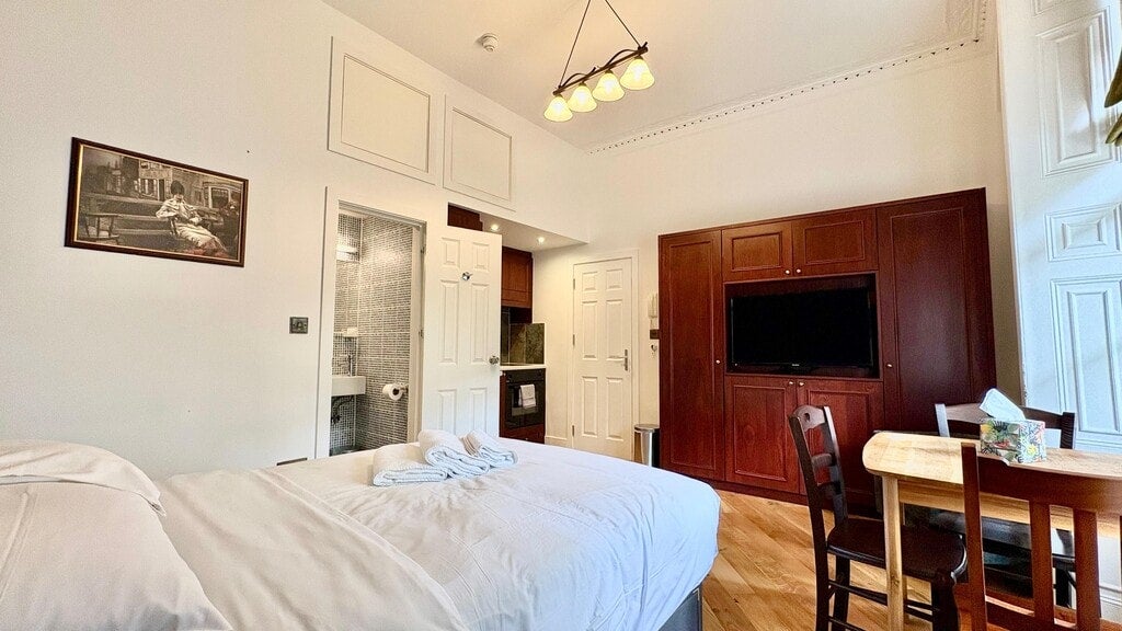 Flat Cartwright Gardens in Greater London