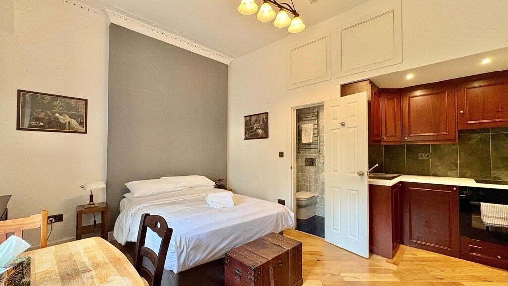 Flat Cartwright Gardens in Greater London