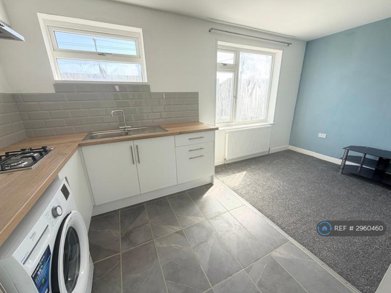 Flat Burnaby Road in Coventry
