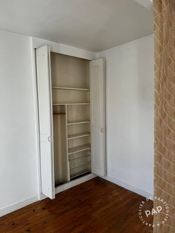 Flat Rue des Moines in Paris