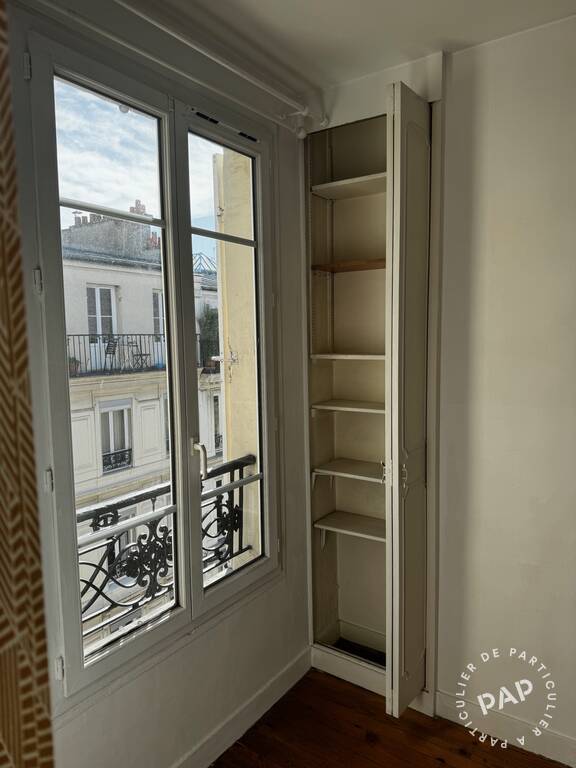 Flat Rue des Moines in Paris
