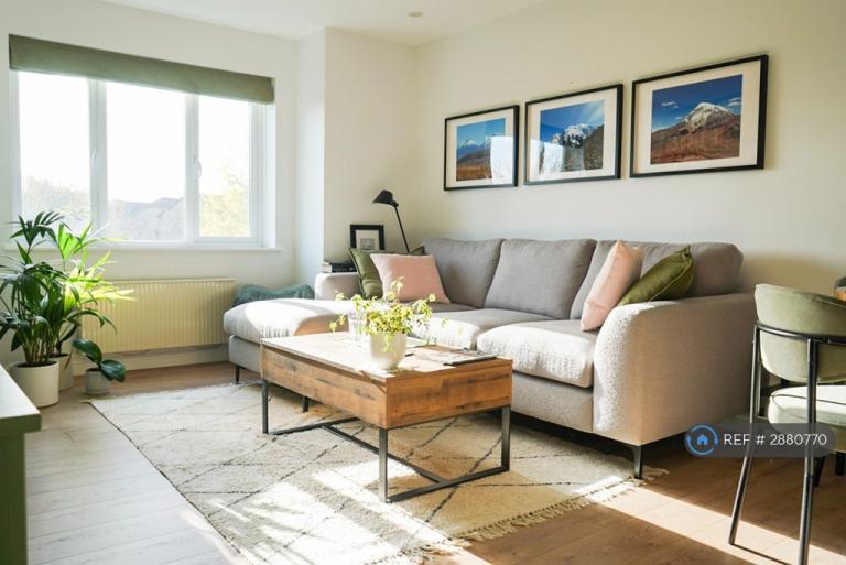 Flat Longfield Drive in Greater London