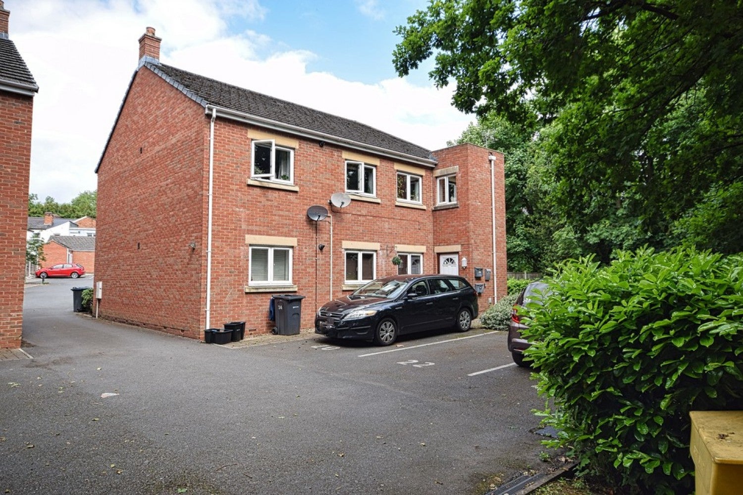 Flat Millbrook Gardens in Birmingham