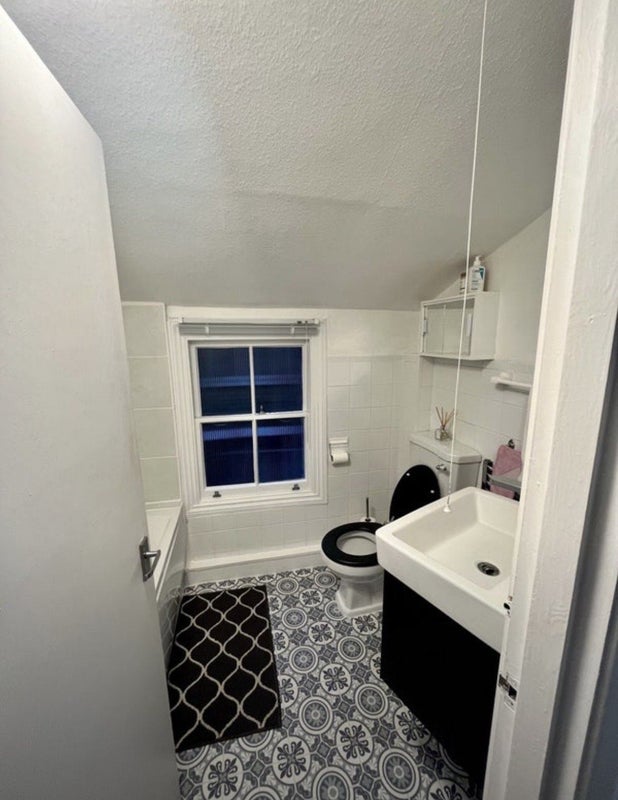 Room Lavenham Court in Greater London