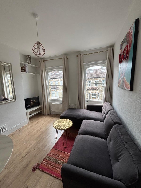 Flat Lavenham Court in Greater London