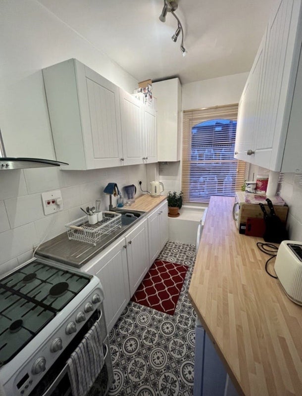 Room Lavenham Court in Greater London