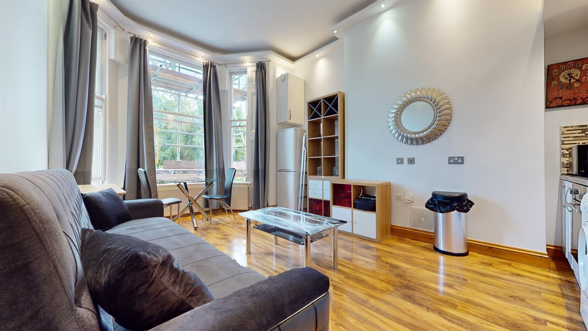 Flat West Cromwell Road in Greater London