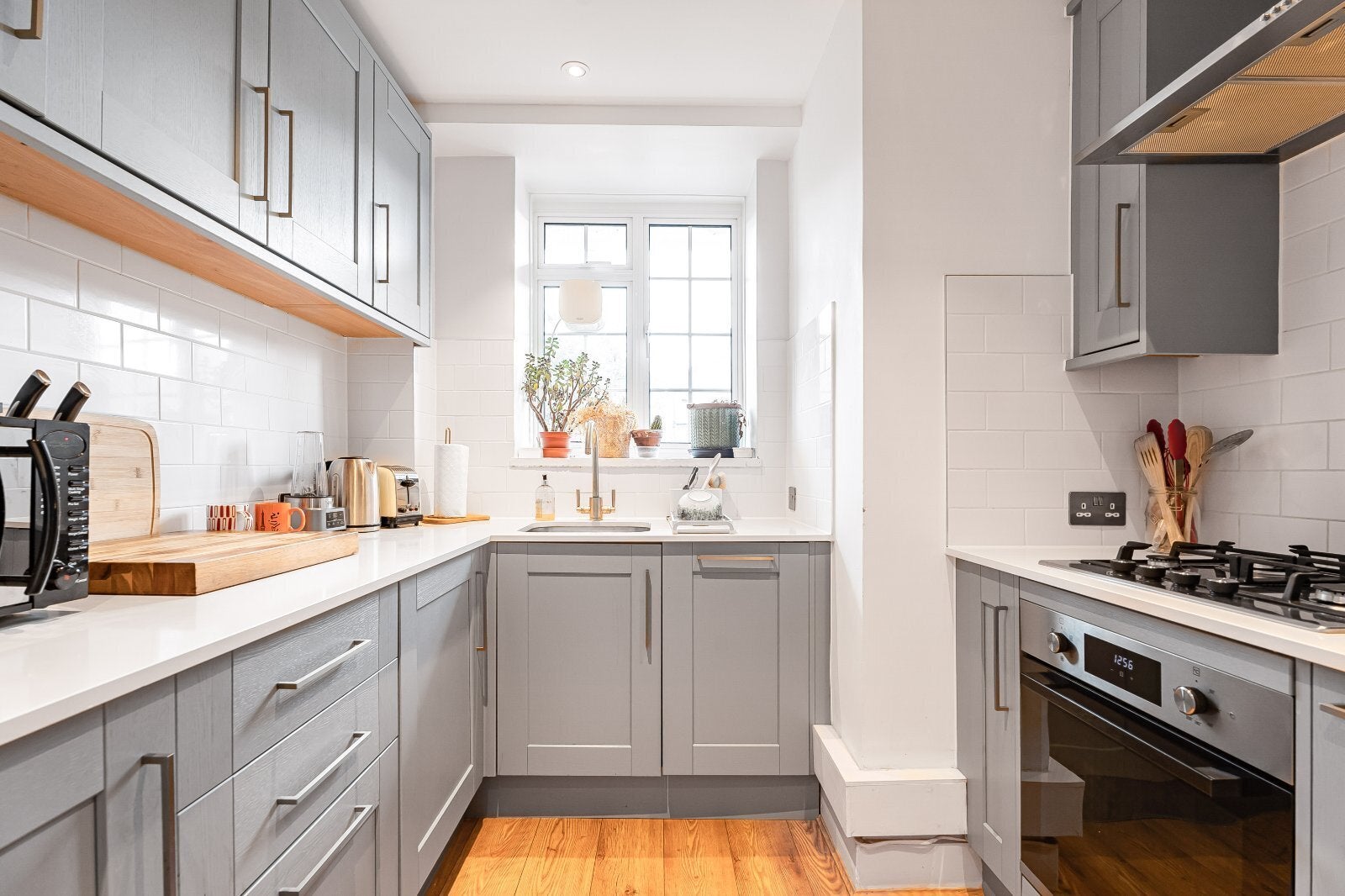 Flat Wenlock Road in Greater London