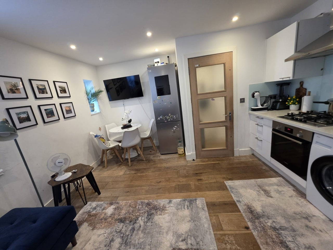 Flat Hoylake Road in Greater London