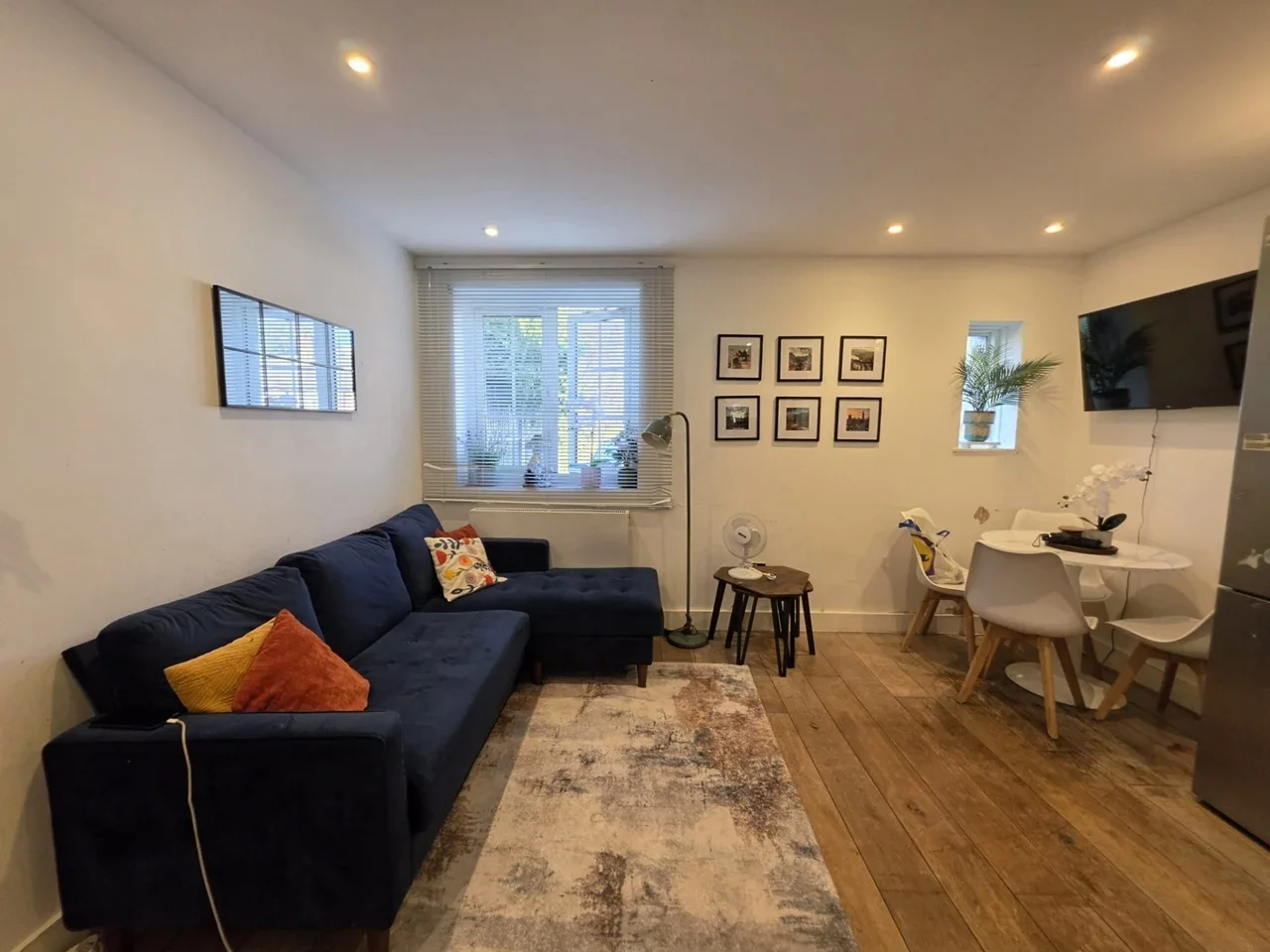 Flat Hoylake Road in Greater London