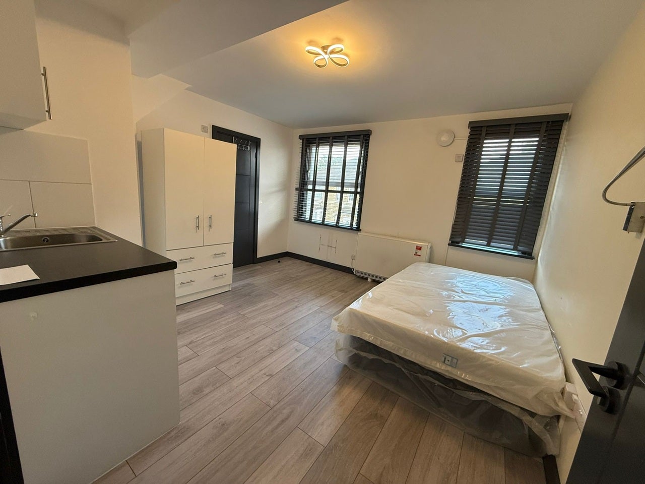 Room Edgar Road in Greater London