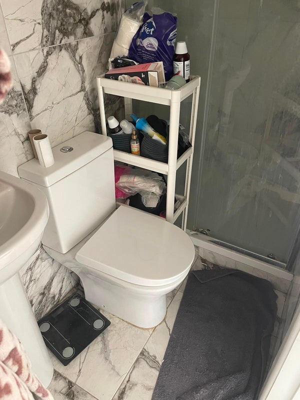 Room Dynevor Road in Greater London