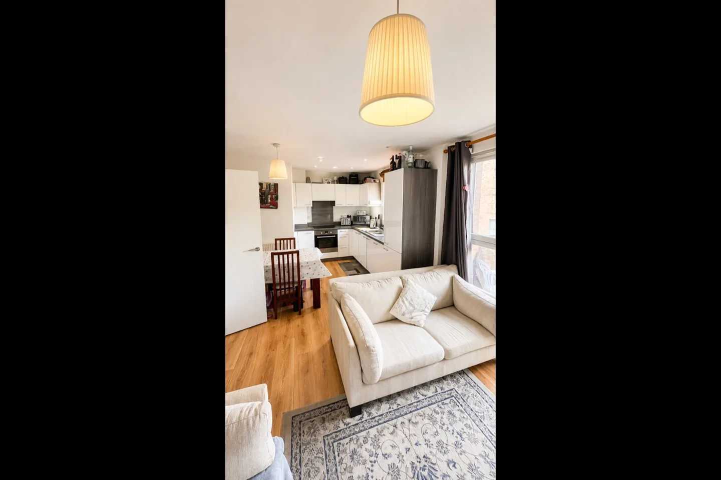 Flat Connersville Way in Greater London