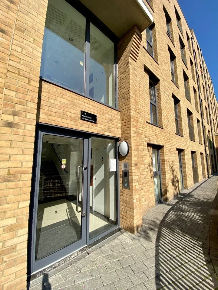 Flat Connersville Way in Greater London
