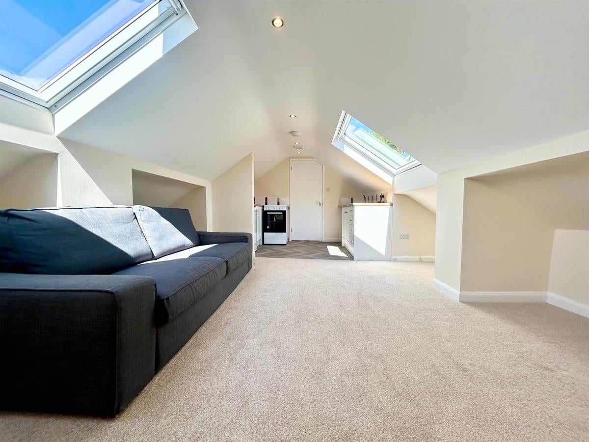 Flat Latchford Lane in East Hampshire