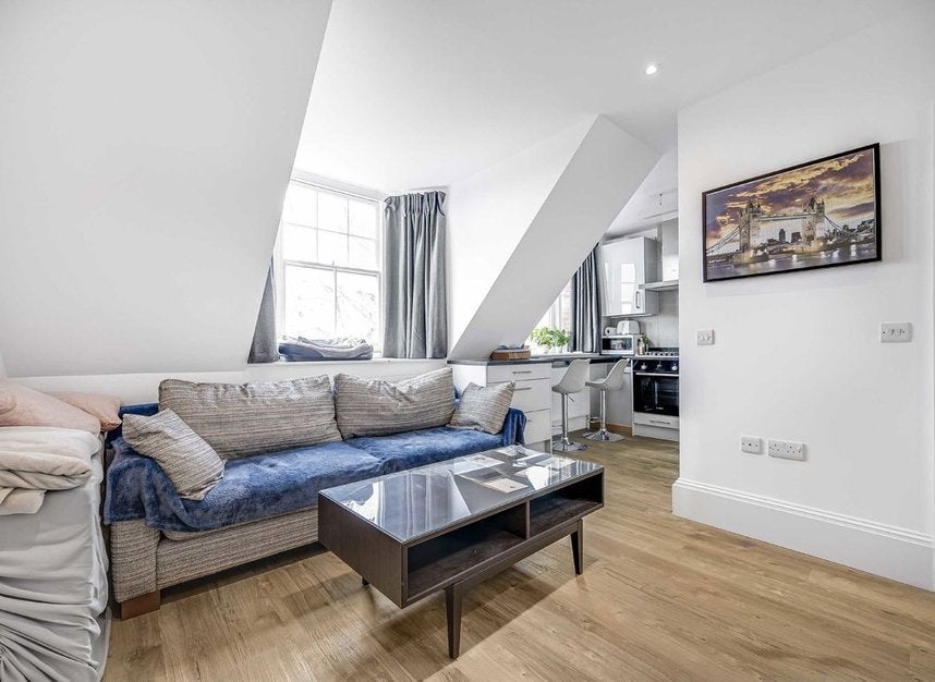 Room Addison Gardens in Greater London