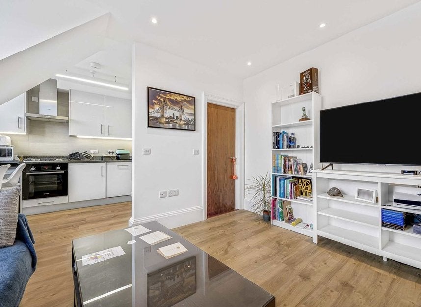 Room Addison Gardens in Greater London