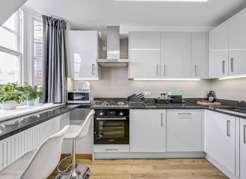 Room Addison Gardens in Greater London
