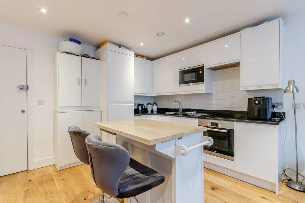 Flat Keens Road in Greater London