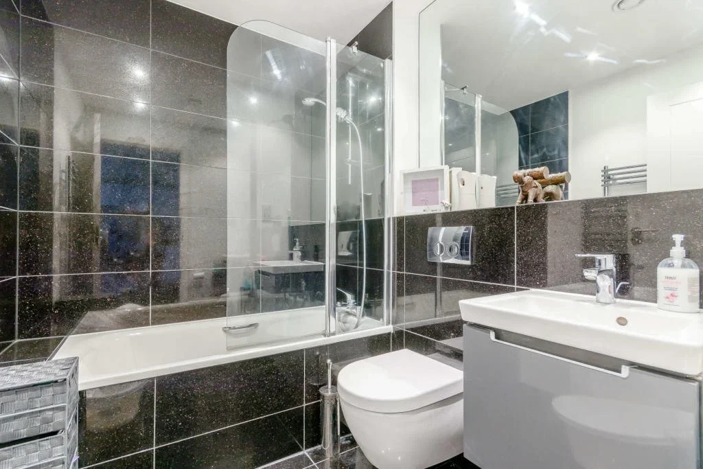 Flat Keens Road in Greater London