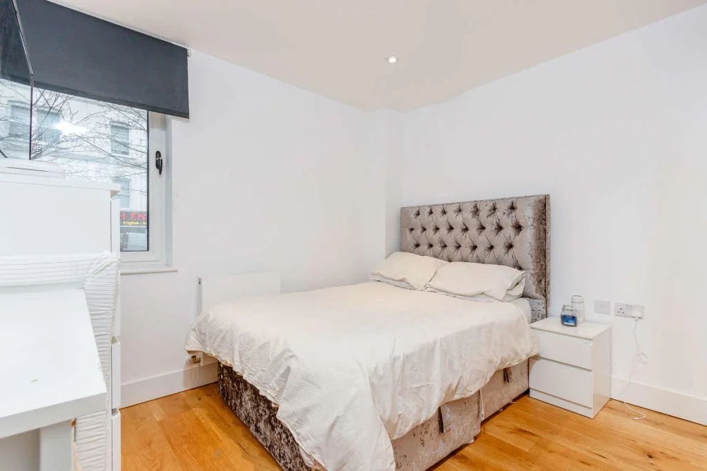 Flat Keens Road in Greater London