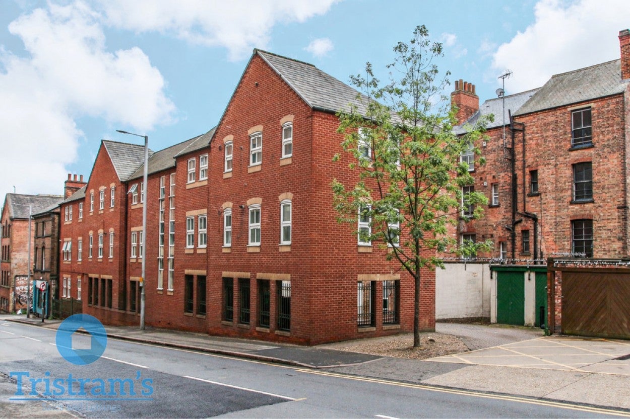 Flat Upper College Street in Nottingham