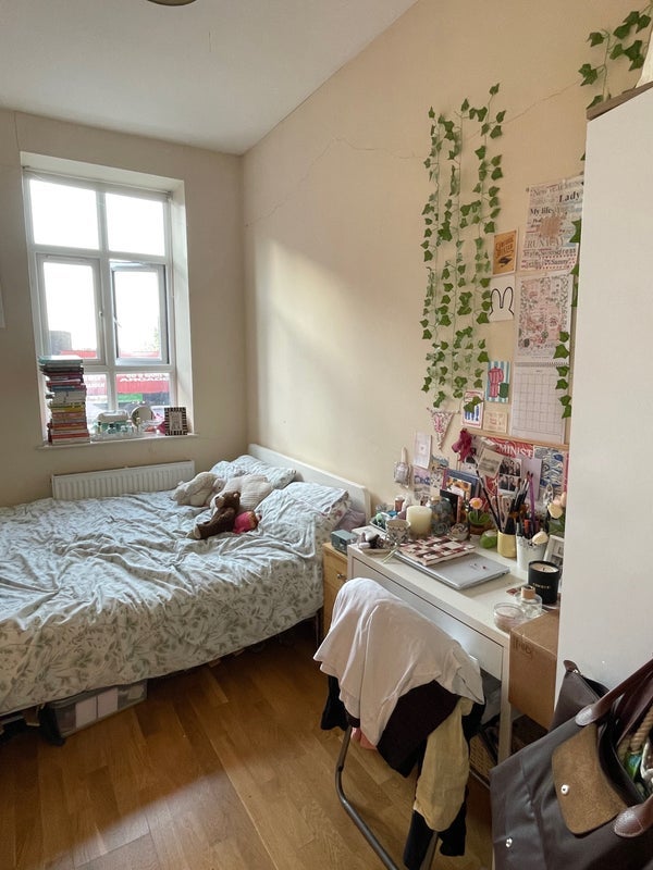 Room Ormeley Road in Greater London