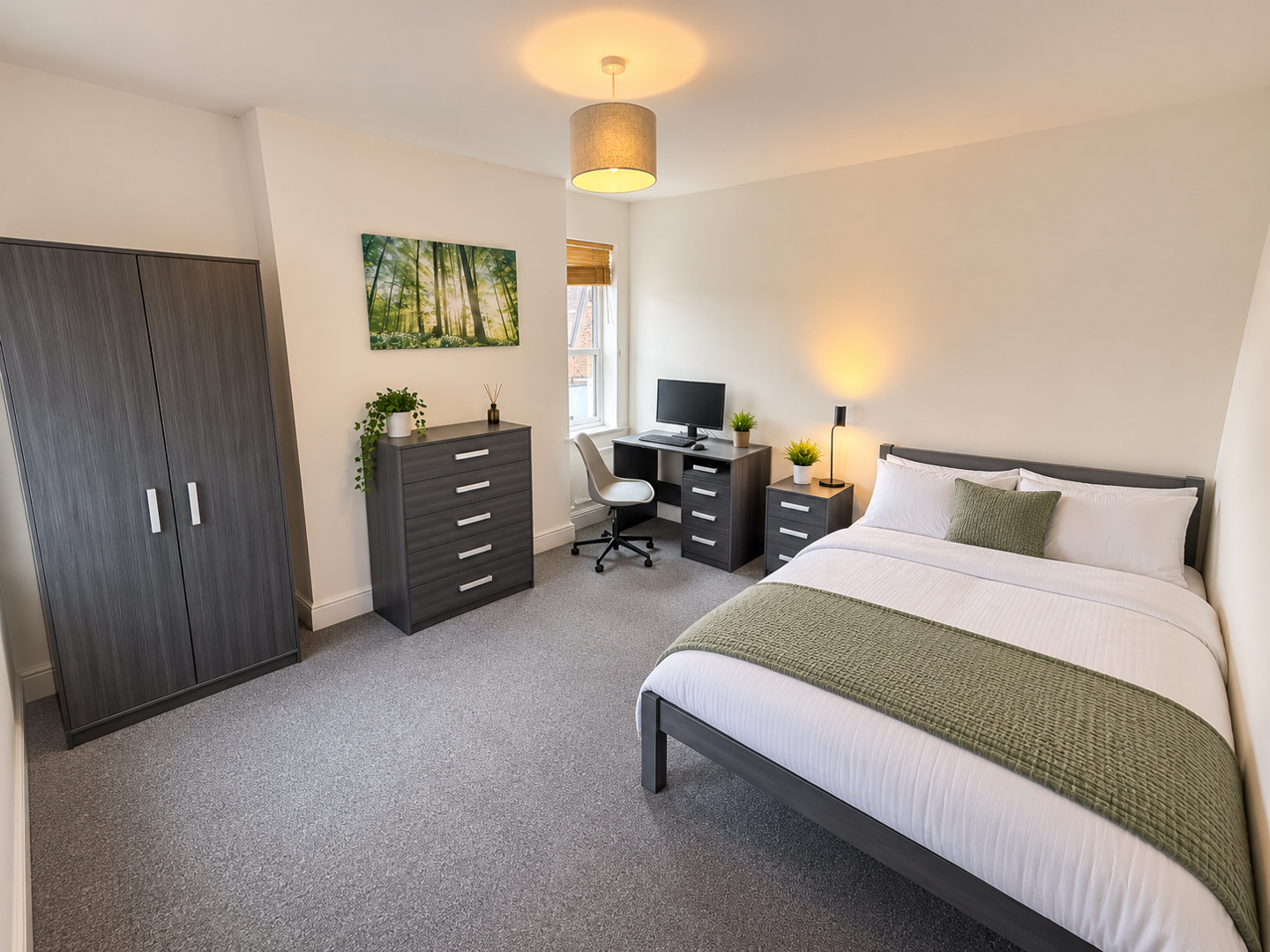 Room Church Drive in Nottingham