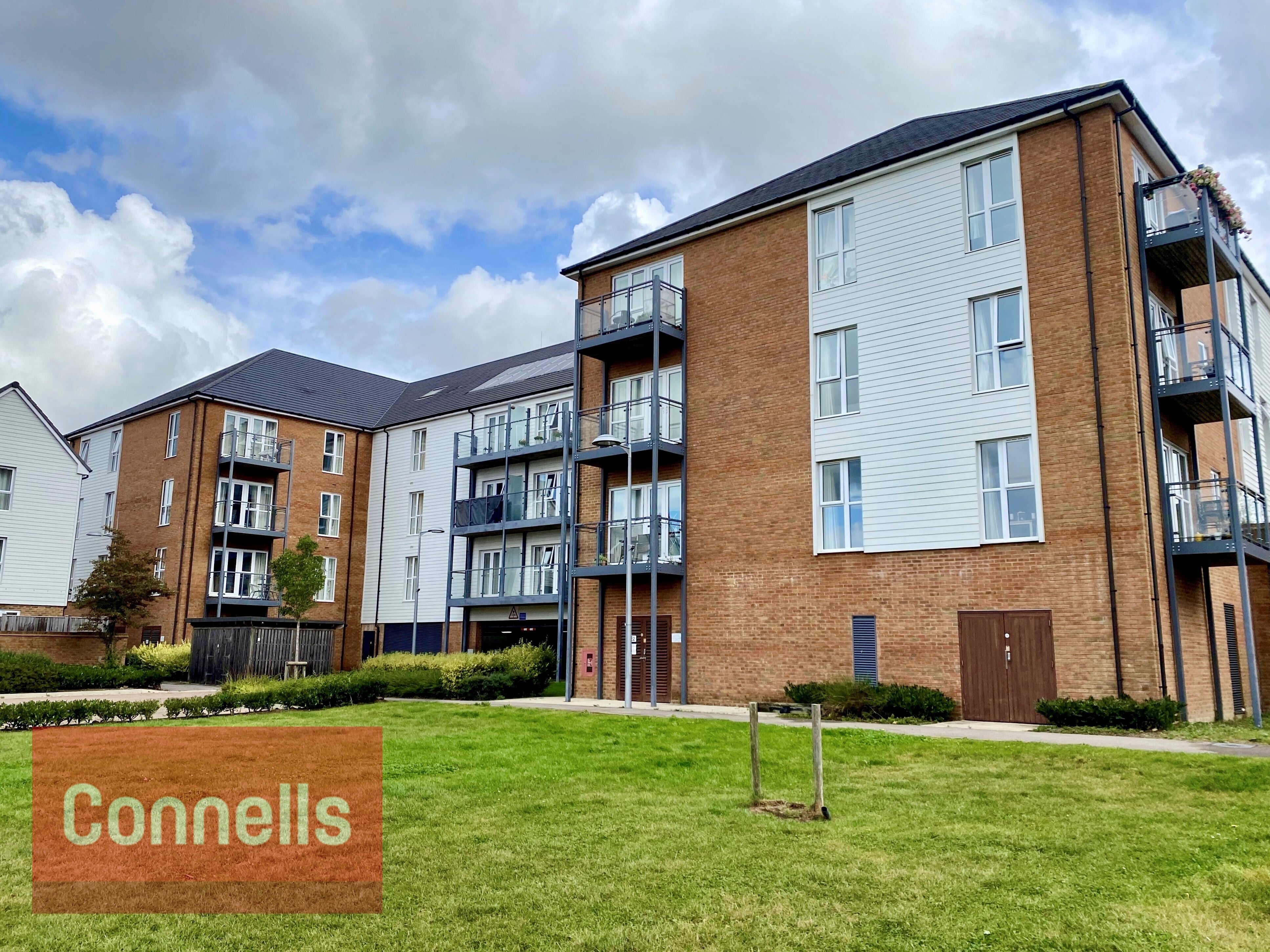 Flat Holmbush Mews in Horsham