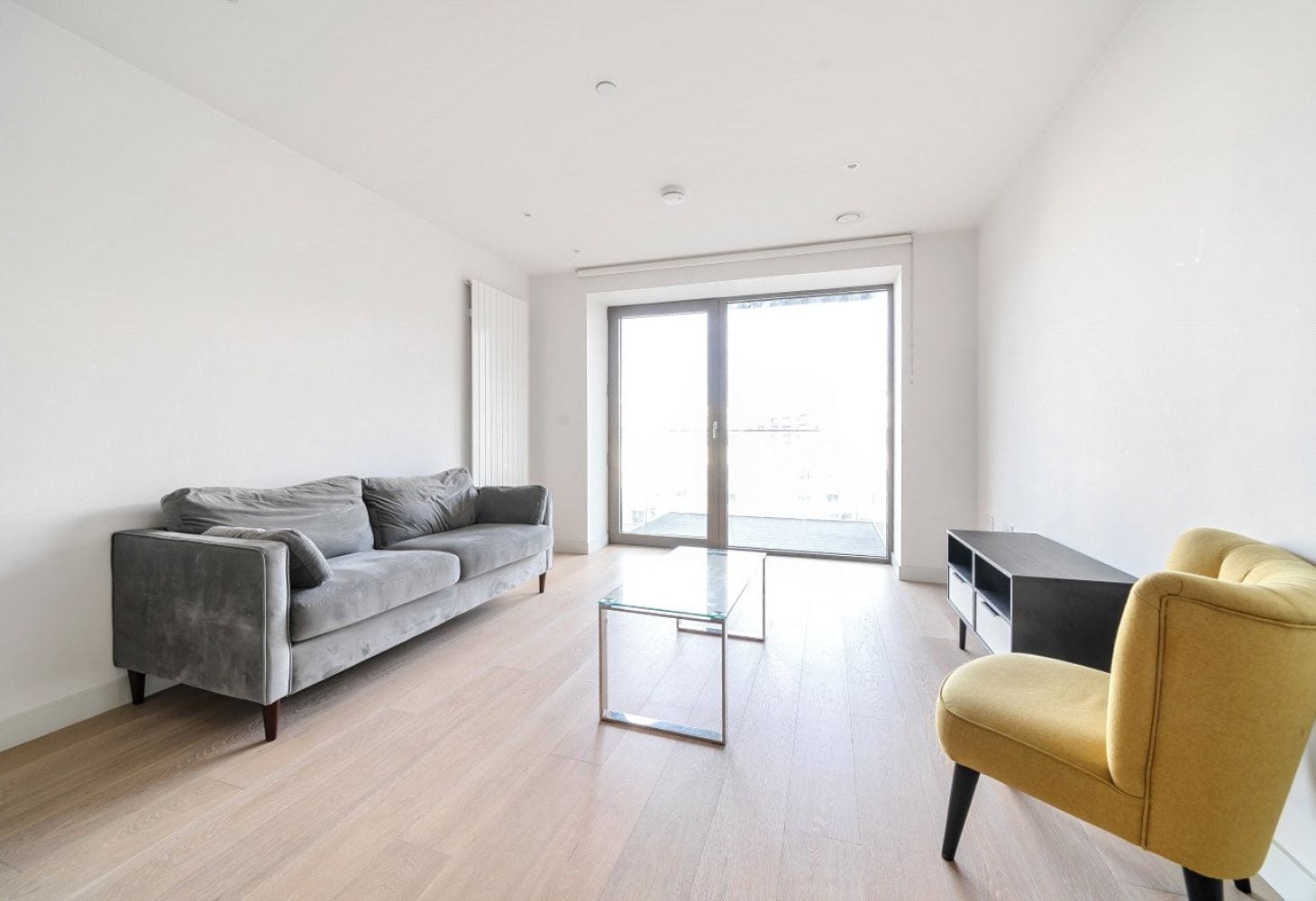 Flat Clipper Street in Greater London