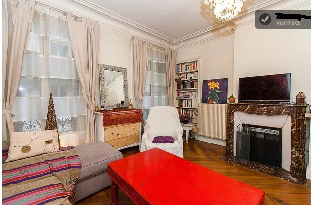Chambre Rue Burq à Paris