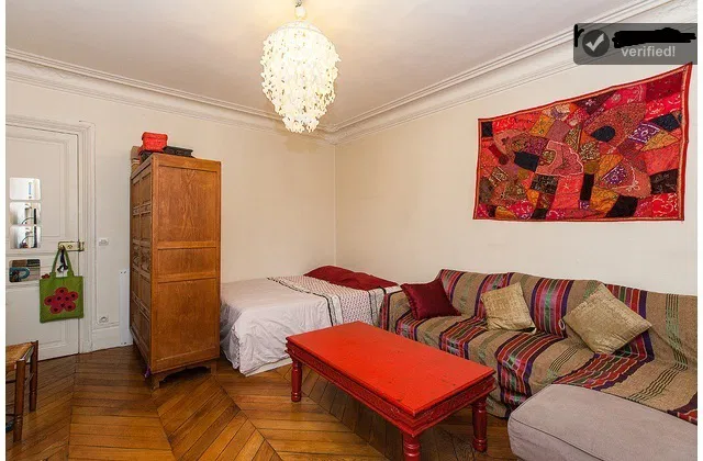 Chambre Rue Burq à Paris