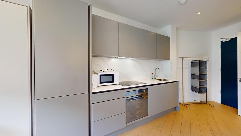 Flat Great West Road in Greater London
