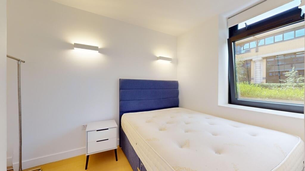 Flat Great West Road in Greater London