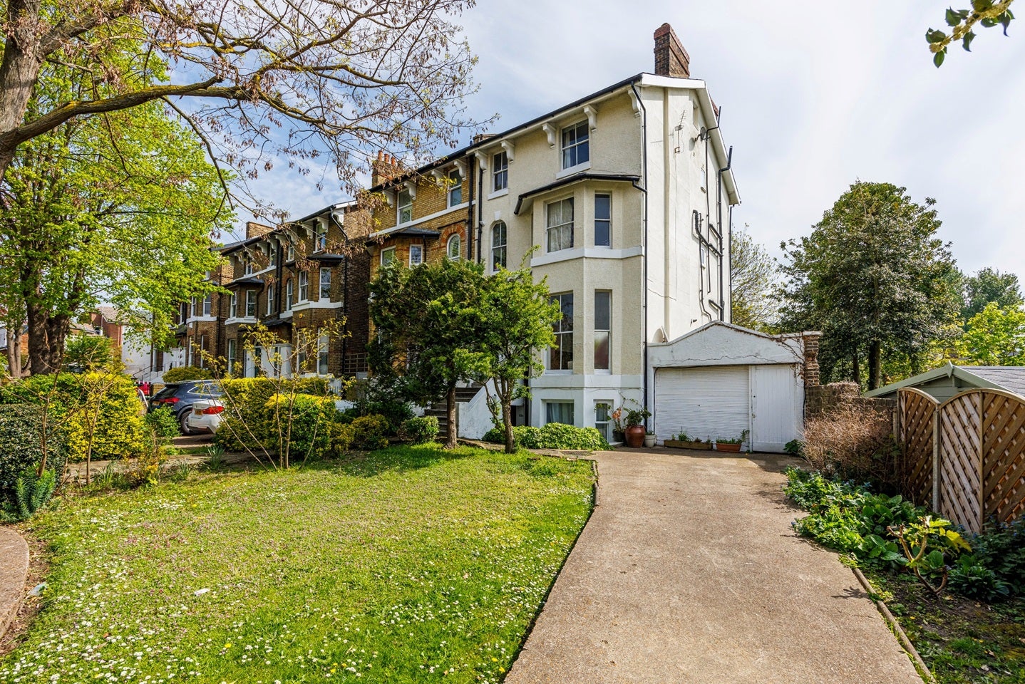 Flat Hervey Road in Greater London