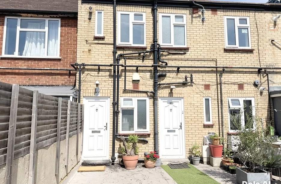 Flat Tolworth Broadway in London