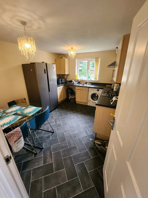 Room Macfarlane Chase in Weston-super-Mare