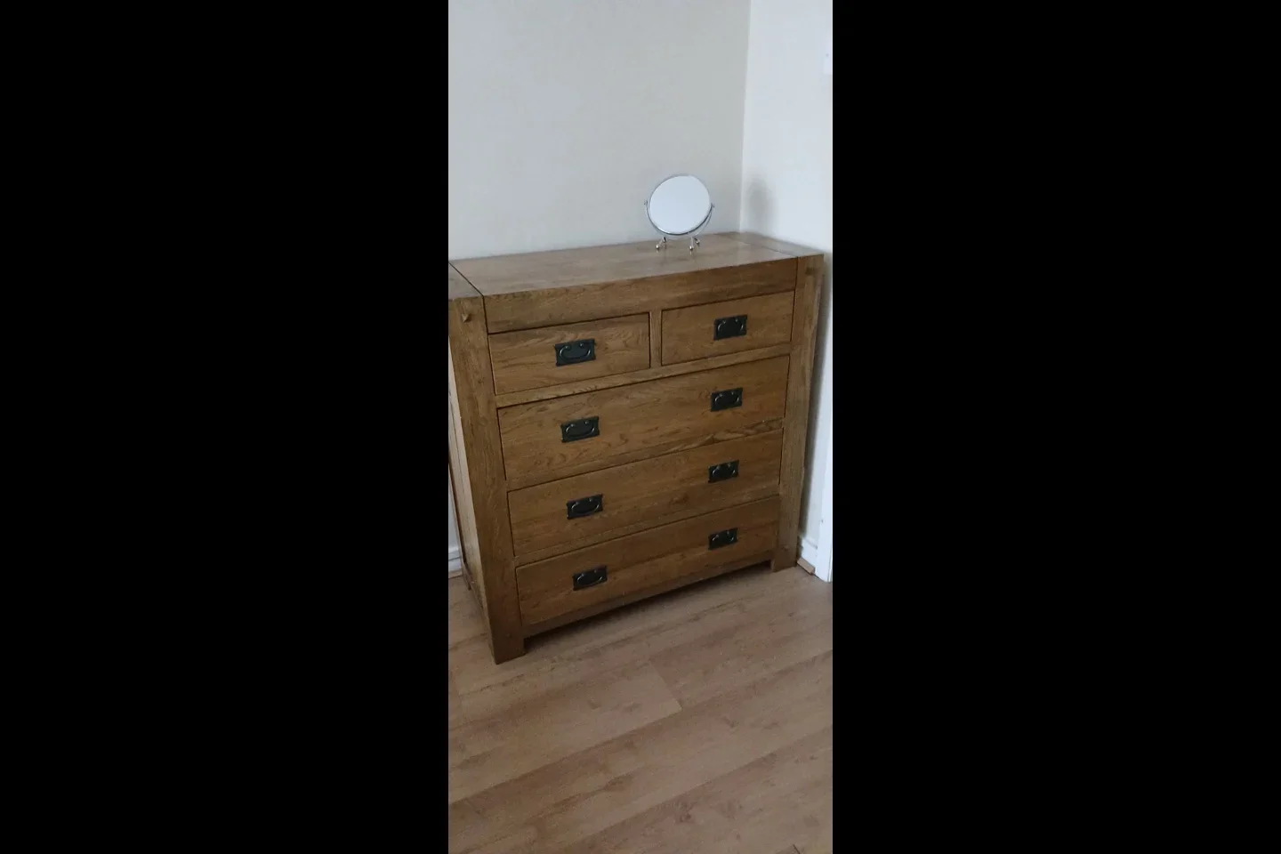 Room Eversley Crescent in Greater London