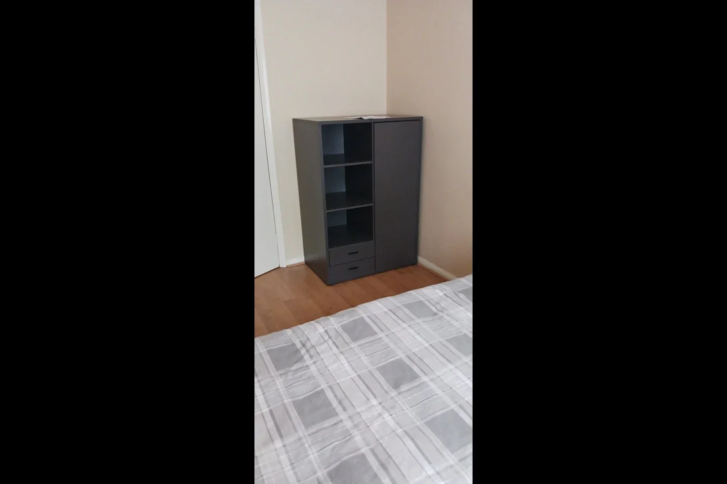 Room Eversley Crescent in Greater London