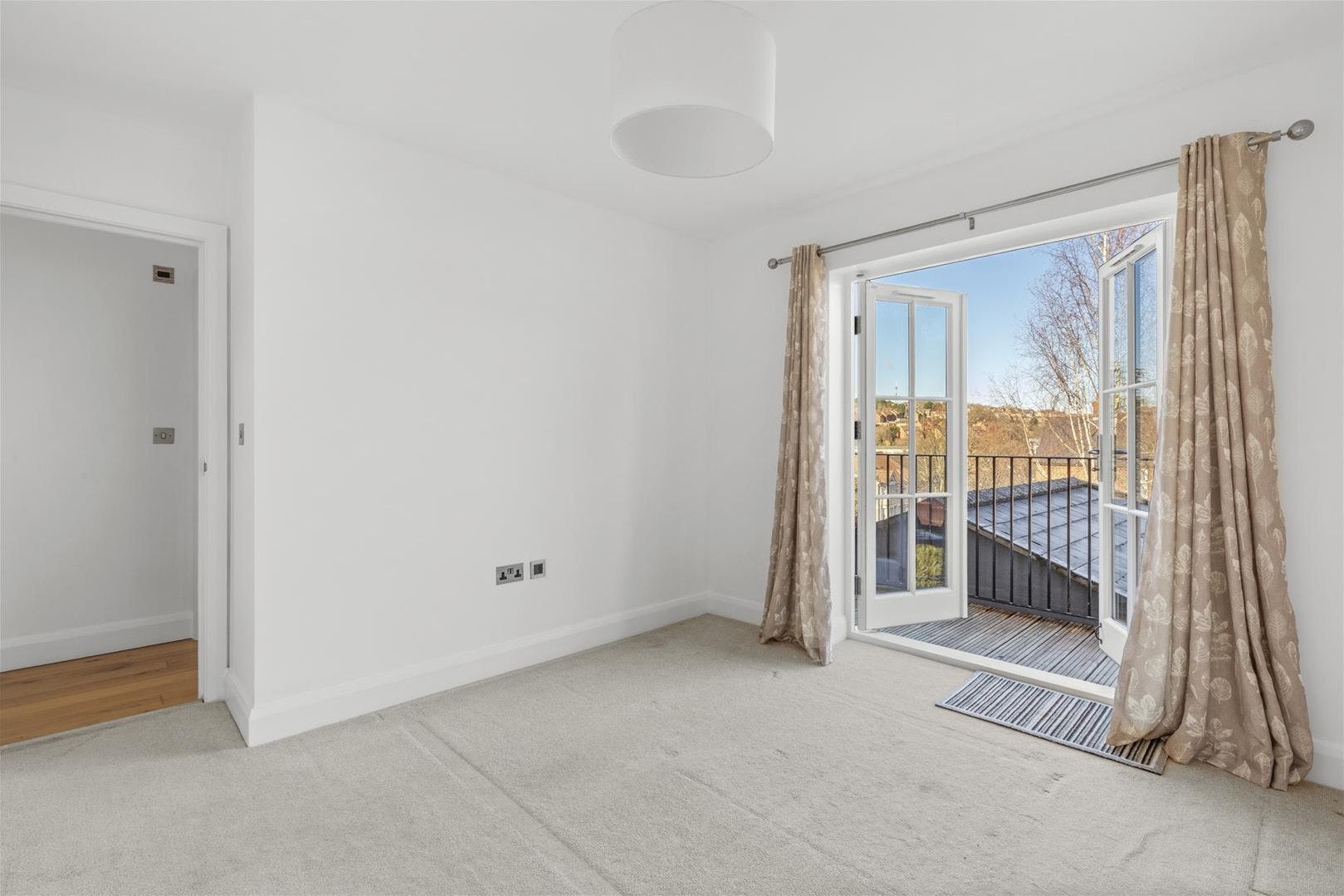 Flat Priory Road in High Wycombe