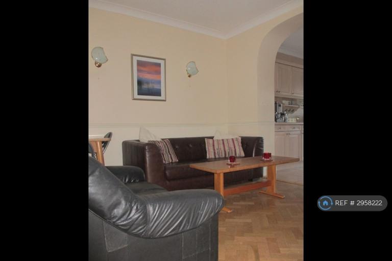 Room Lynwood Avenue in Borough of Runnymede