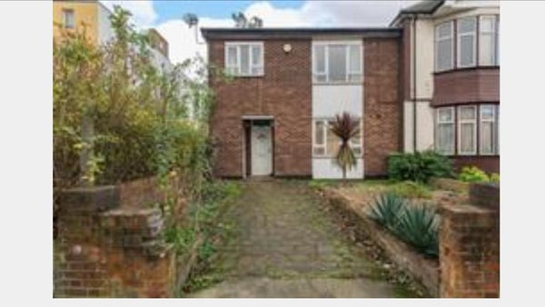 House Birch Tree Court in London