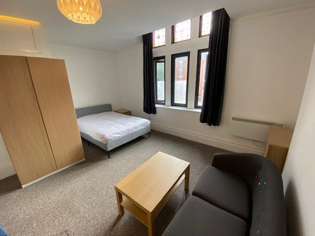 Flat Wilmslow Road in Manchester