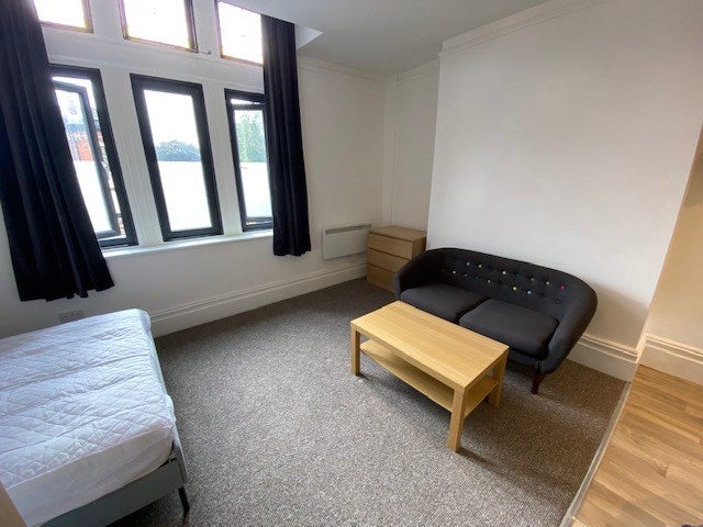 Flat Wilmslow Road in Manchester