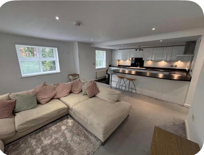Room Barlow Moor Road in Manchester