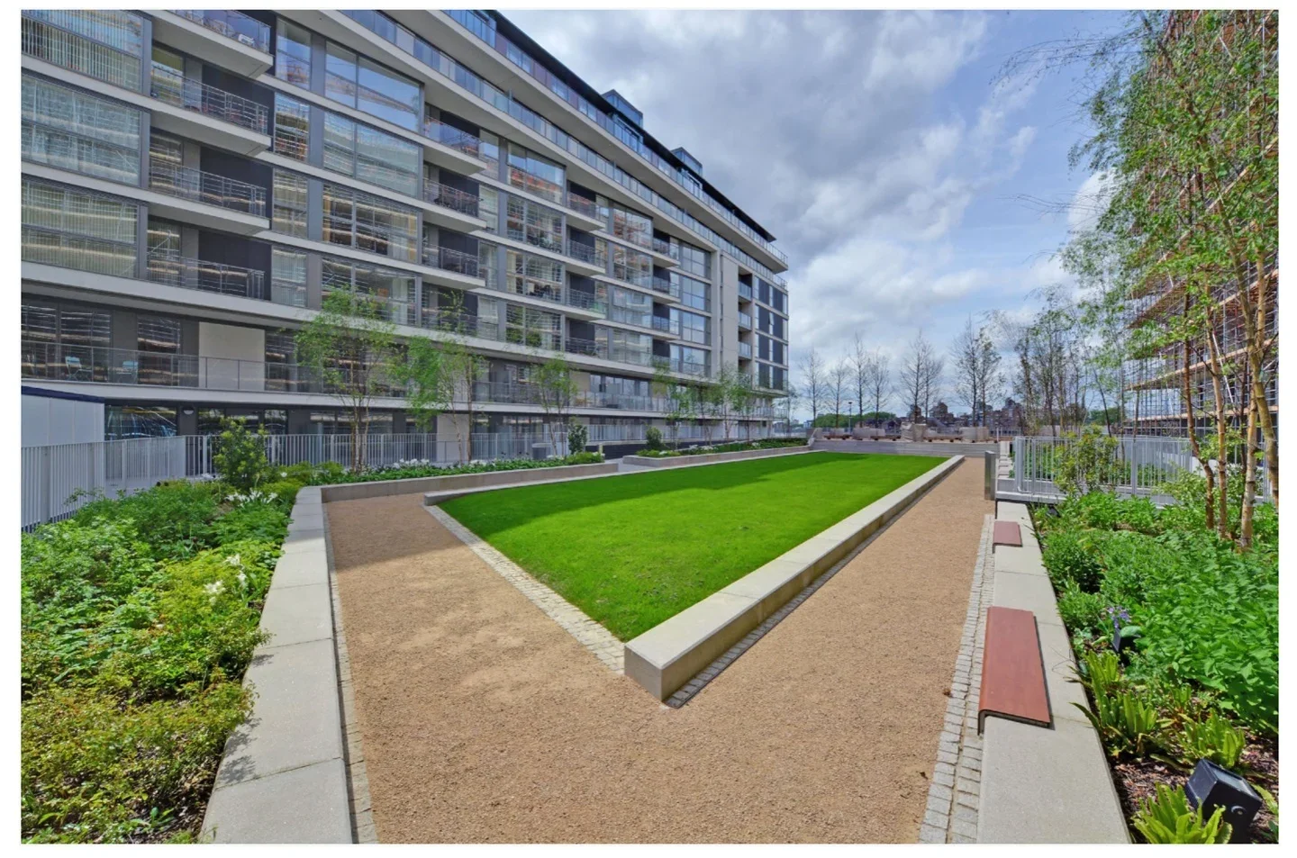 Flat River Gardens Walk in Greater London